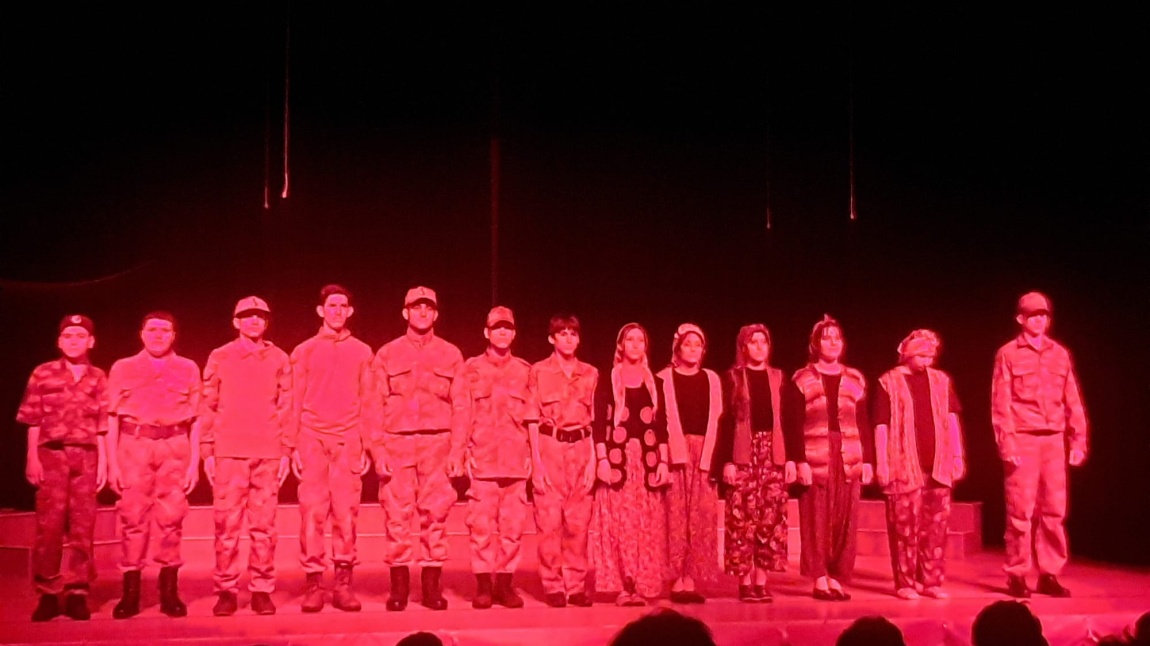 Okulumuzda 18 Mart Çanakkale Zaferi ve Şehitler Günü ile ilgili tiyatro gösterisi yapıldı.